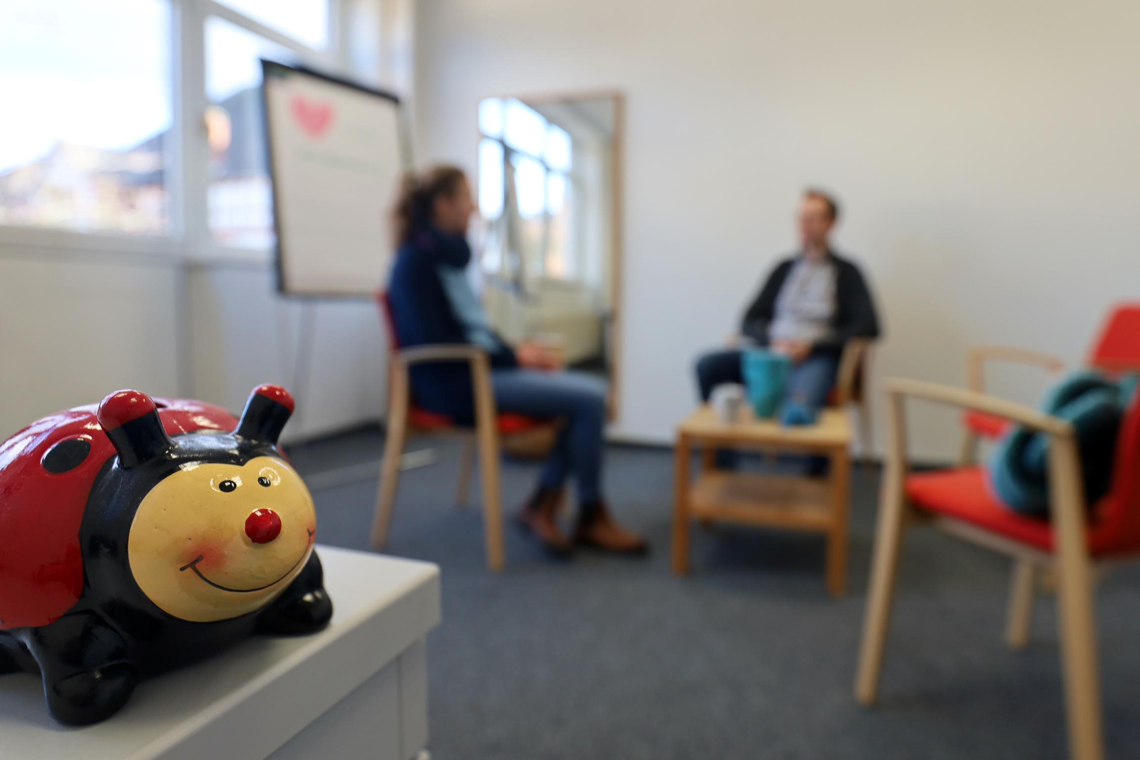 Viele Menschen finden bei der Lebensberatung Hilfe.