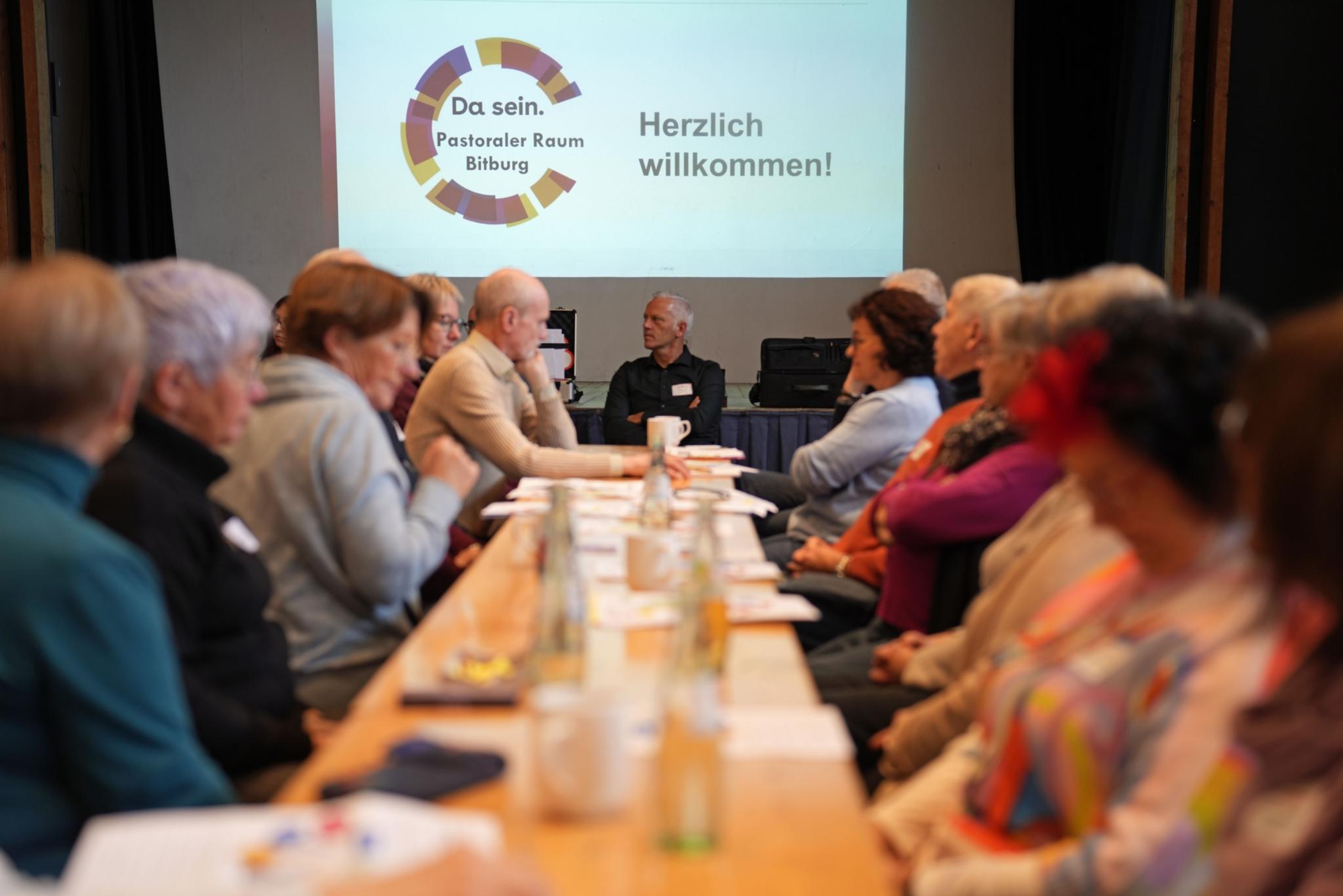 An der ersten Synodalversammlung nahmen über 100 Engagierte teil.